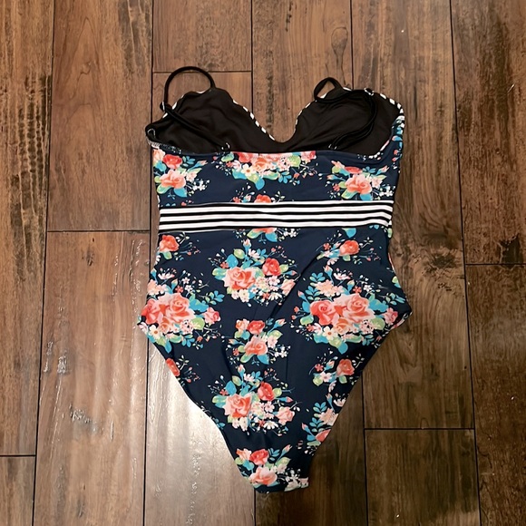 Cupshe Women’s Navy One Piece Swimsuit. Adjustable Straps. No Cups. Size M - Picture 2 of 2